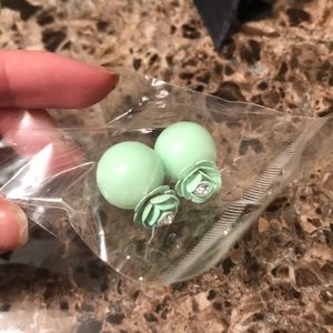 Green flower double ball stud earrings